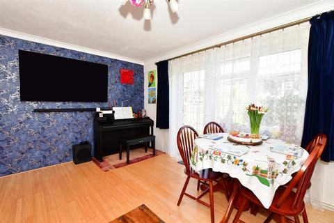 5 Broadfield Close, Romford, RM1 2QR
