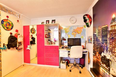 5 Broadfield Close, Romford, RM1 2QR