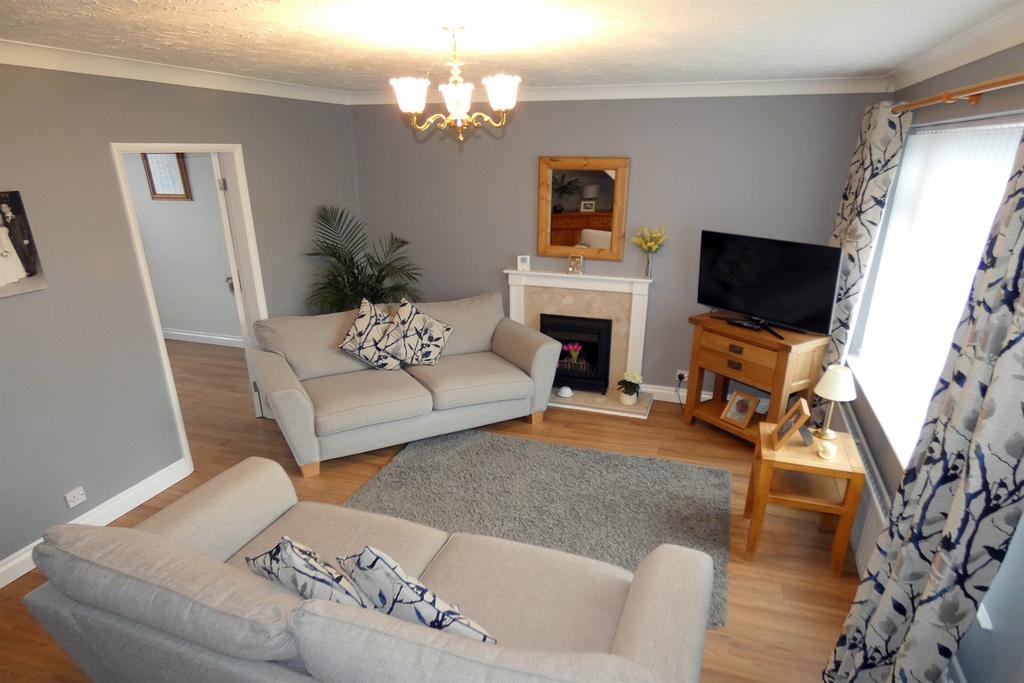 Seaham Close, Norton, StocktonOnTees, TS20 2 bed semidetached house £140,000