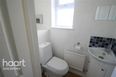 2 bedroom end of terrace house to rent, Stonecrop Road