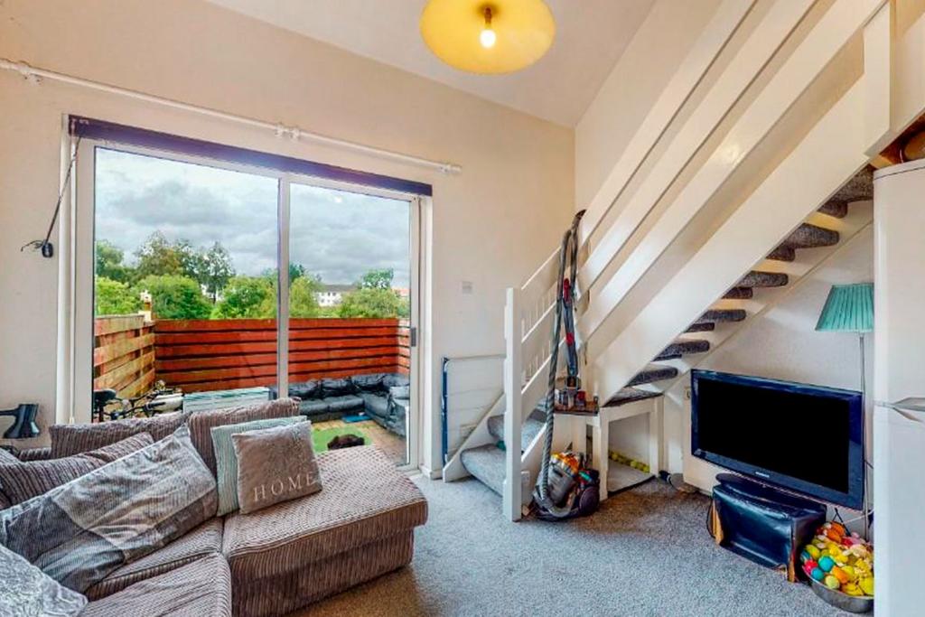 Maybole Crescent, Tenanted Investment, Newton Mearns, Glasgow G77 1 bed