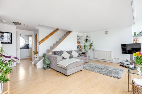 2 bedroom flat for sale, Molasses House, Clove Hitch Quay, London