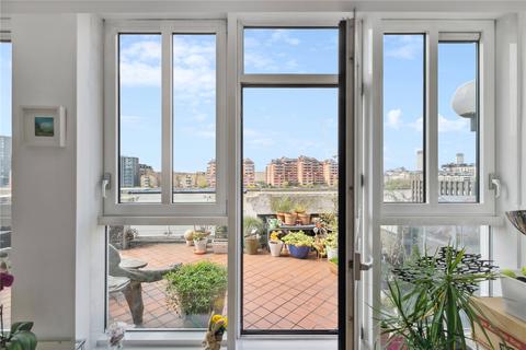 2 bedroom flat for sale, Molasses House, Clove Hitch Quay, London