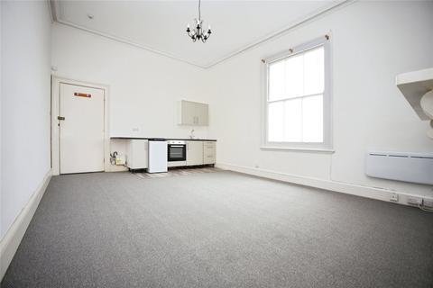 Studio to rent, Montpellier Grove, Cheltenham, Gloucestershire, GL50