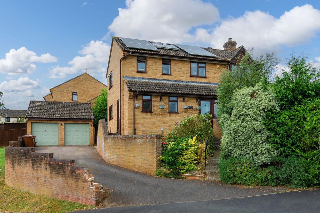 Beech Park, Crediton, EX17 4 bed detached house for sale £400,000