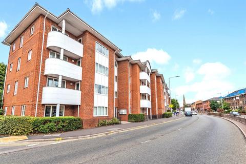 2 bedroom apartment to rent, 20 Kings Oak Court, Queens Road, Reading, RG1