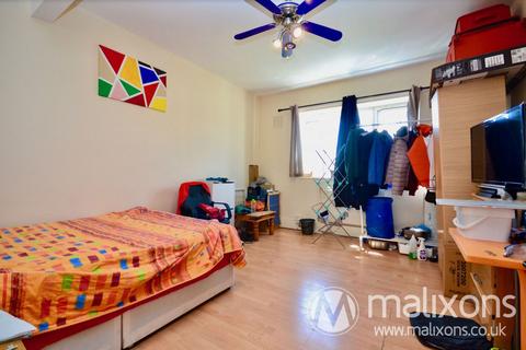 2 bedroom flat for sale, Holmewood Gardens, London SW2