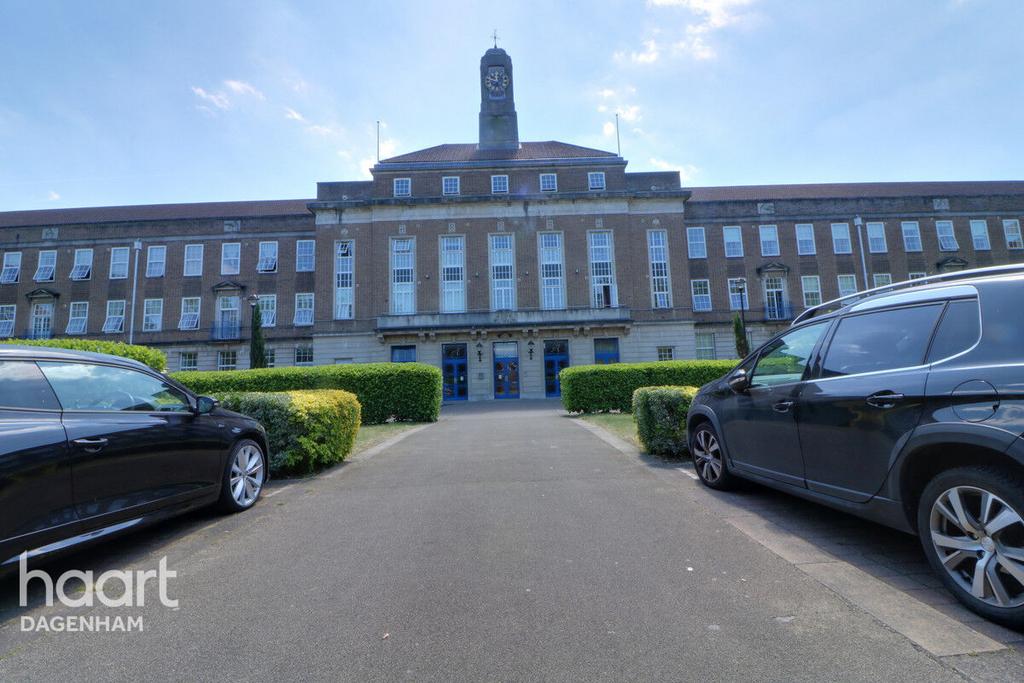 Longbridge Road, Dagenham 2 bed apartment for sale £300,000