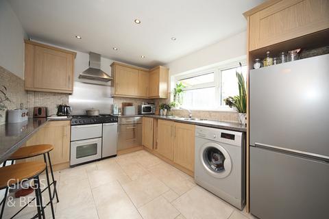 2 Fermor Crescent, Luton, LU2 9HT