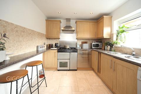 2 Fermor Crescent, Luton, LU2 9HT