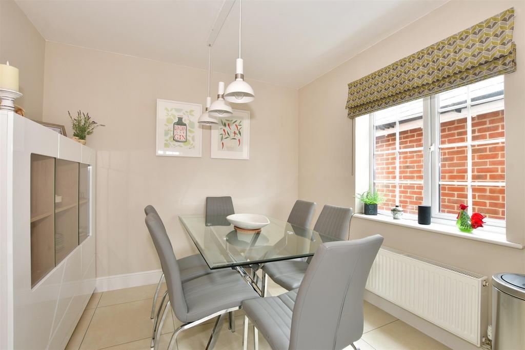 Kitchen/ Dining Room