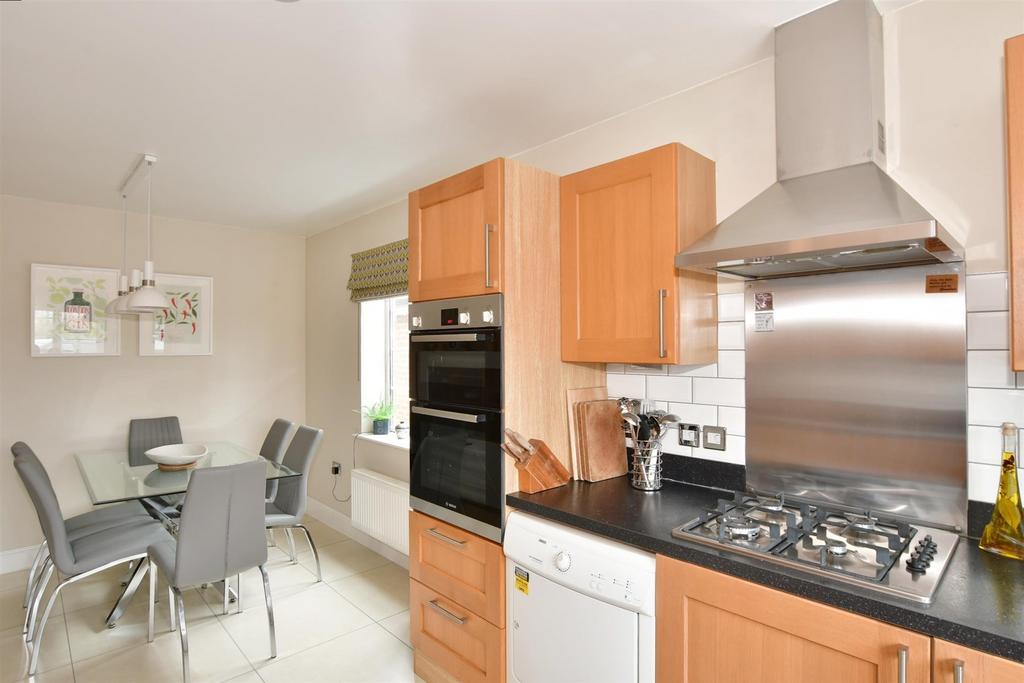 Kitchen/ Dining Room