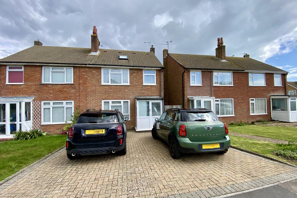 Meadowlands Avenue, Eastbourne, East Sussex, BN22 3 bed semidetached