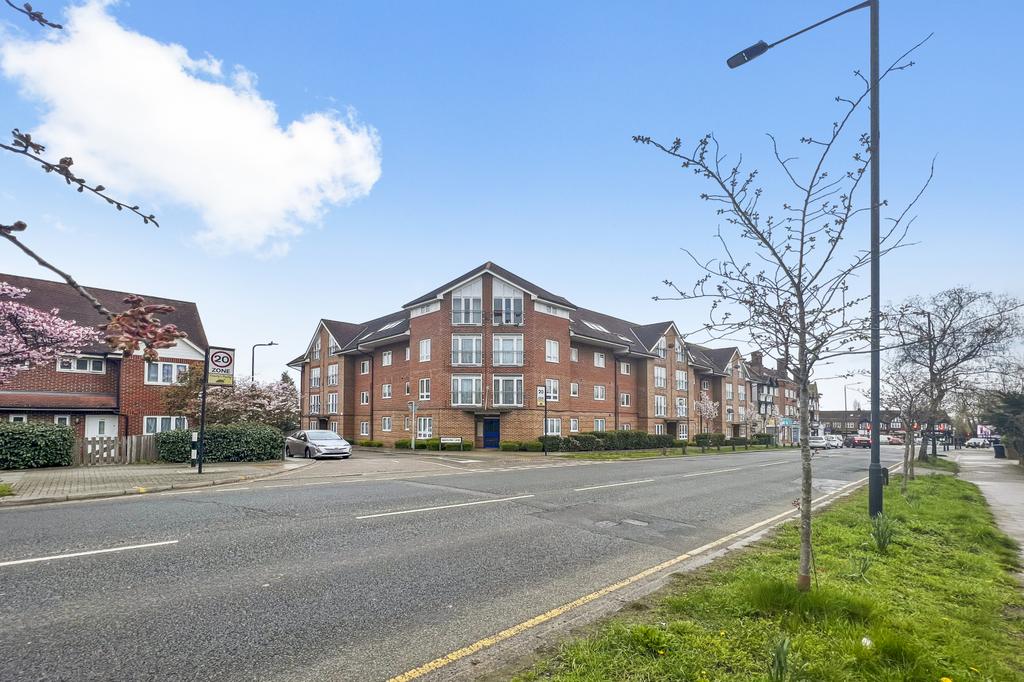 Watford Road, Wembley, Middlesex HA0 3HA 2 bed flat £175,000