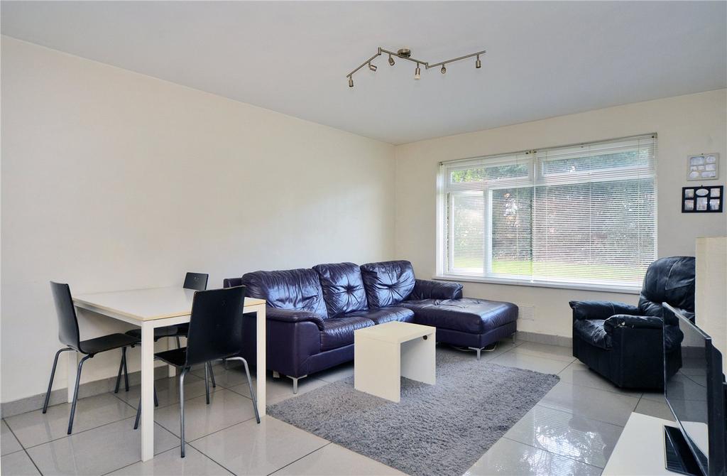 The Avenue, Worcester Park, Surrey, KT4 2 bed apartment for sale £350,000