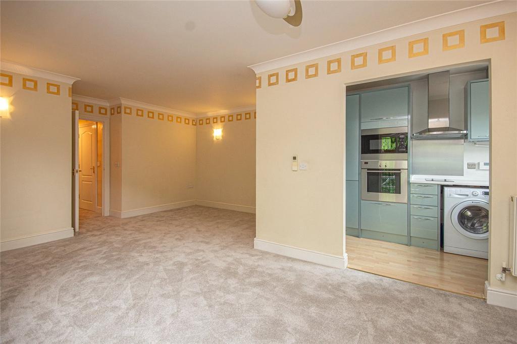 Canonsfield Road, Welwyn, Hertfordshire 2 bed flat £320,000
