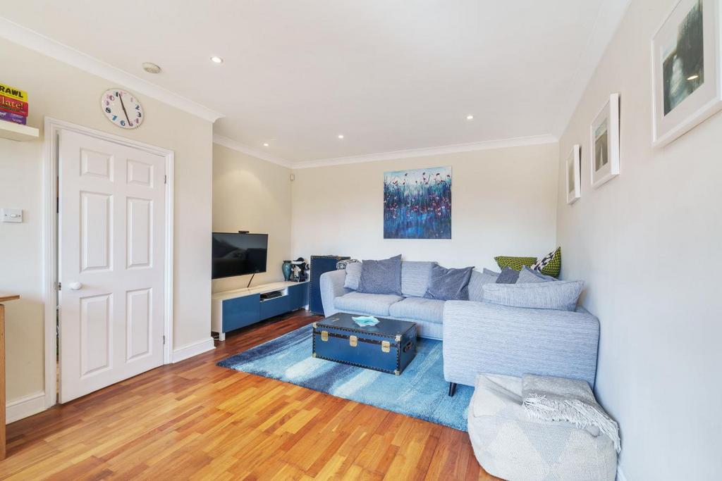 Hillside Road, Streatham Hill 2 bed flat £475,000