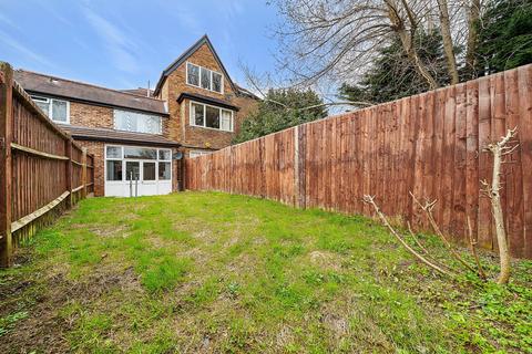 Flat B1, 22 Rodway Road, Bromley, BR1 3JL