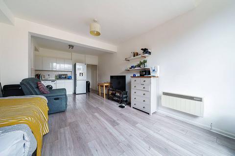 Flat B1, 22 Rodway Road, Bromley, BR1 3JL