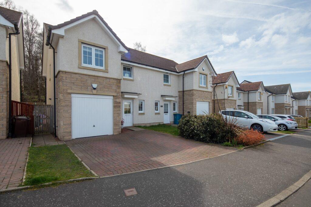 Leggatston Avenue, Darnley 3 bed semidetached villa for sale £209,000