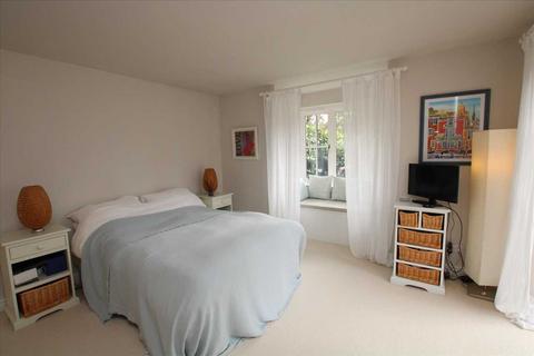 2 bedroom bungalow for sale, Glenside, Honeysuckle Lane, Grayshott