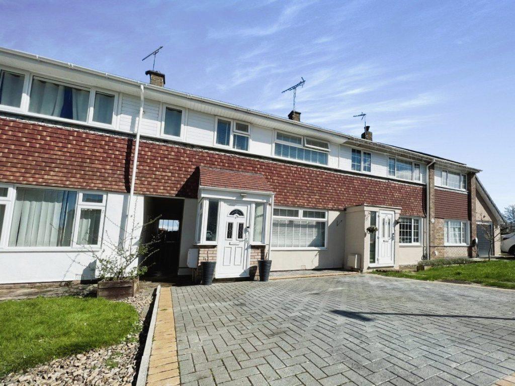 Ashbury Avenue, Swindon, SN3 3LX 3 bed terraced house £285,000