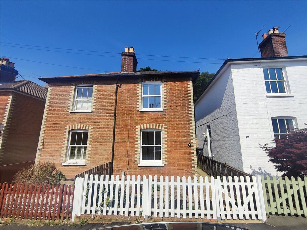 High Path Road, Guildford, Surrey, GU1 2 bed semidetached house £450,000
