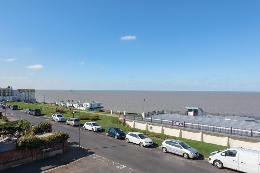 Hertford House, Beacon Hill, Herne... 2 bed flat £325,000