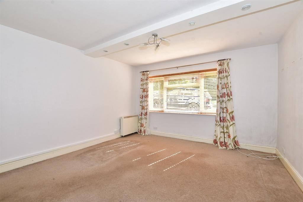 Tupwood Lane, Caterham, Surrey 2 bed ground floor flat for sale £280,000