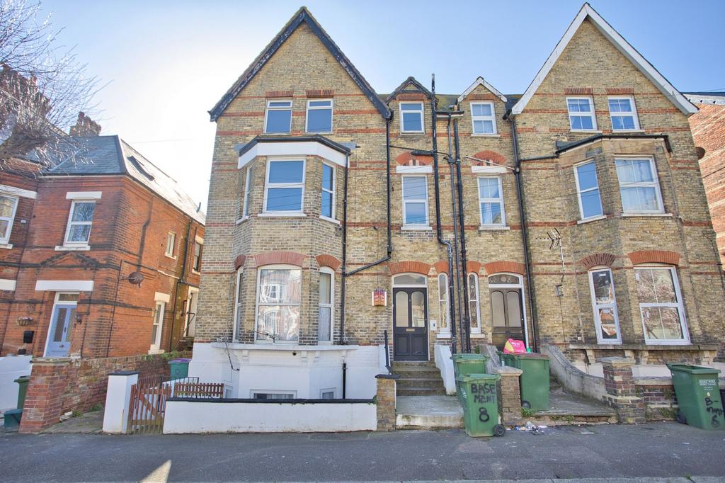 8 Connaught Road, Folkestone, CT20 1 bed flat £130,000