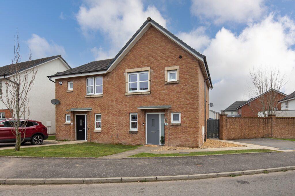 Falcon Drive, Newton Mearns 3 bed semidetached villa £285,000