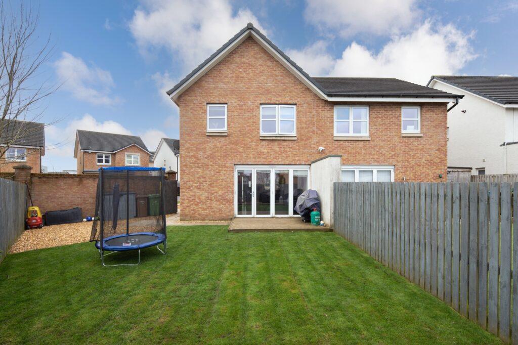 Falcon Drive, Newton Mearns 3 bed semidetached villa £285,000