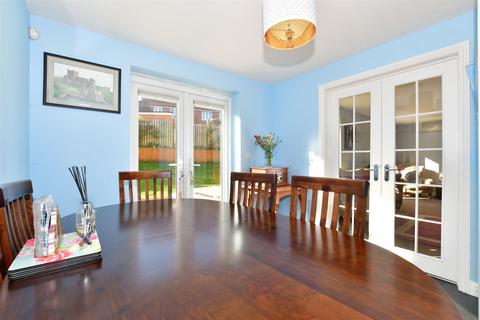 8 Field View Road, Whitfield, Dover, CT16 3FB