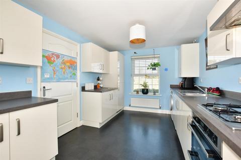 8 Field View Road, Whitfield, Dover, CT16 3FB