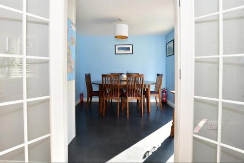 8 Field View Road, Whitfield, Dover, CT16 3FB