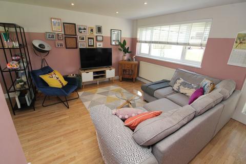 3 bedroom end of terrace house for sale - Medway Close, Newport Pagnell