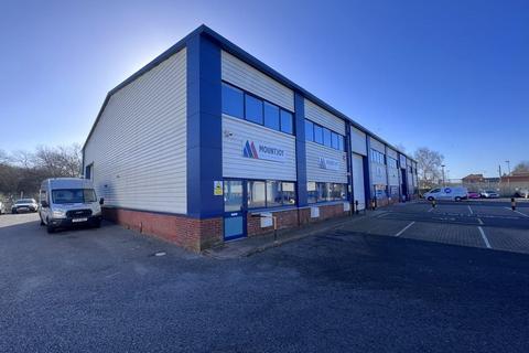Warehouse to rent, Unit C1 Mountbatten Business Park, Jackson Close, Portsmouth, PO6 1US