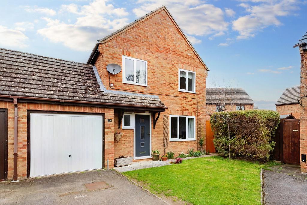 Peel Close, Ducklington, OX29 3 bed link detached house for sale £400,000
