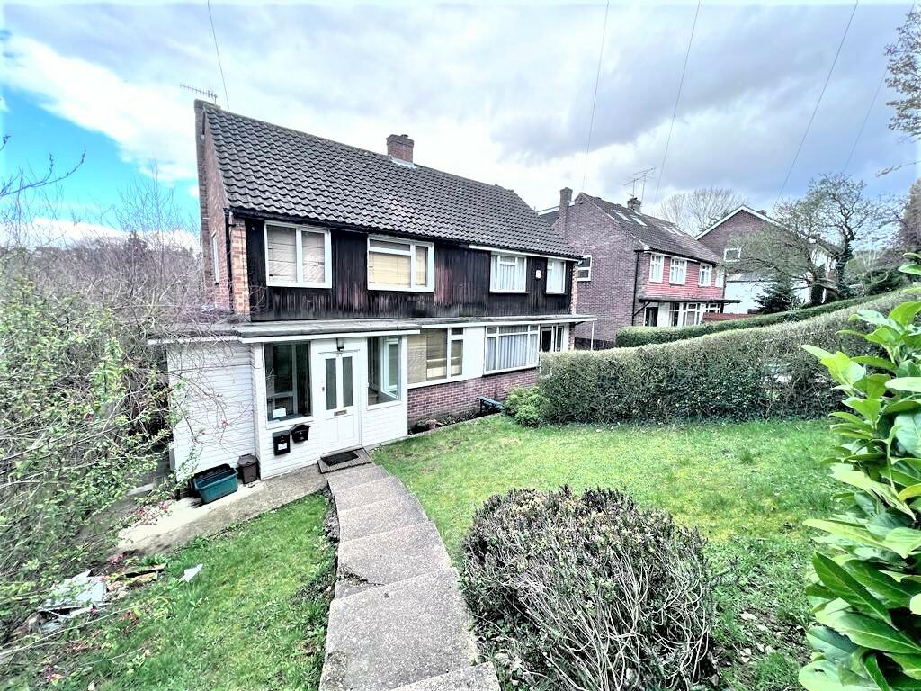 Deeds Grove High HP12 3NT 4 bed semidetached house to rent £