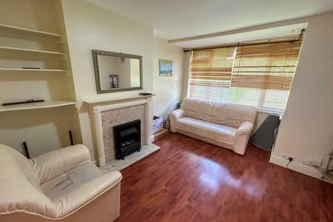 4 bedroom semi-detached house to rent, Deeds Grove High Wycombe HP12 3NT