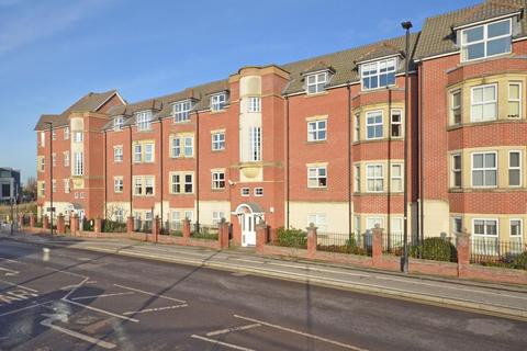 2 bedroom flat to rent, Hallfield Road, Layerthorpe, York, YO31