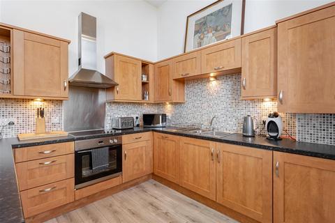 7 Academy Place, Bathgate, EH48 1AS