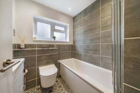 Flat 4, Cawston Court Highland Road, Bromley, BR1 4AF