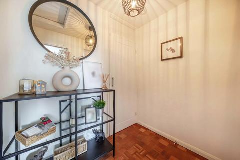 Flat 4, Cawston Court Highland Road, Bromley, BR1 4AF