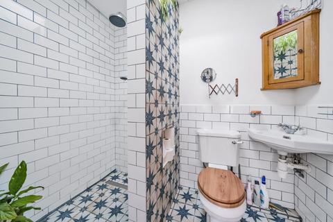 97 Kingsway, West Wickham, BR4 9JE