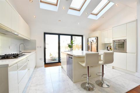4 bedroom end of terrace house for sale - Felbrigge Road, Ilford, Essex