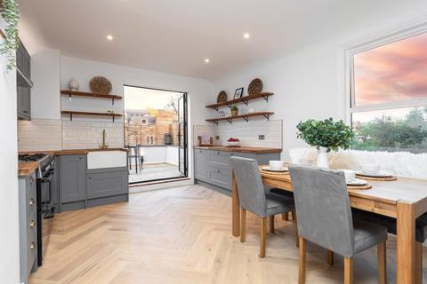 19 Moring Road, Tooting, London, SW17 8DN