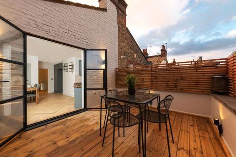 19 Moring Road, Tooting, London, SW17 8DN