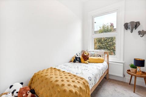 19 Moring Road, Tooting, London, SW17 8DN