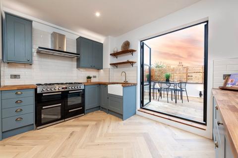 19 Moring Road, Tooting, London, SW17 8DN